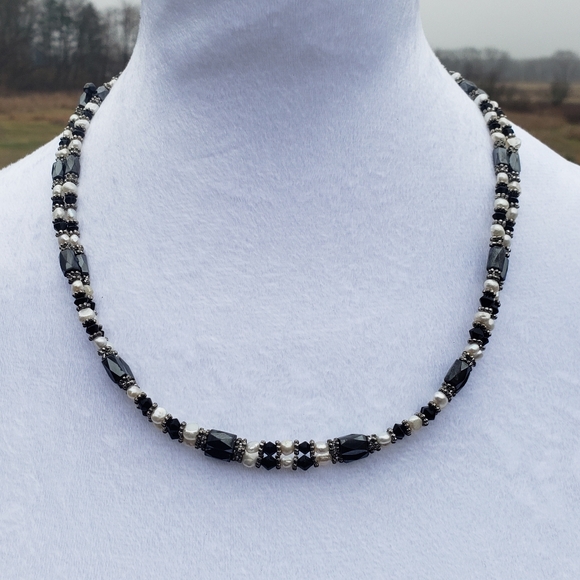 Multi-layered Beaded and Pearl Magnetic Wapped bracelet and necklace - Picture 5 of 10